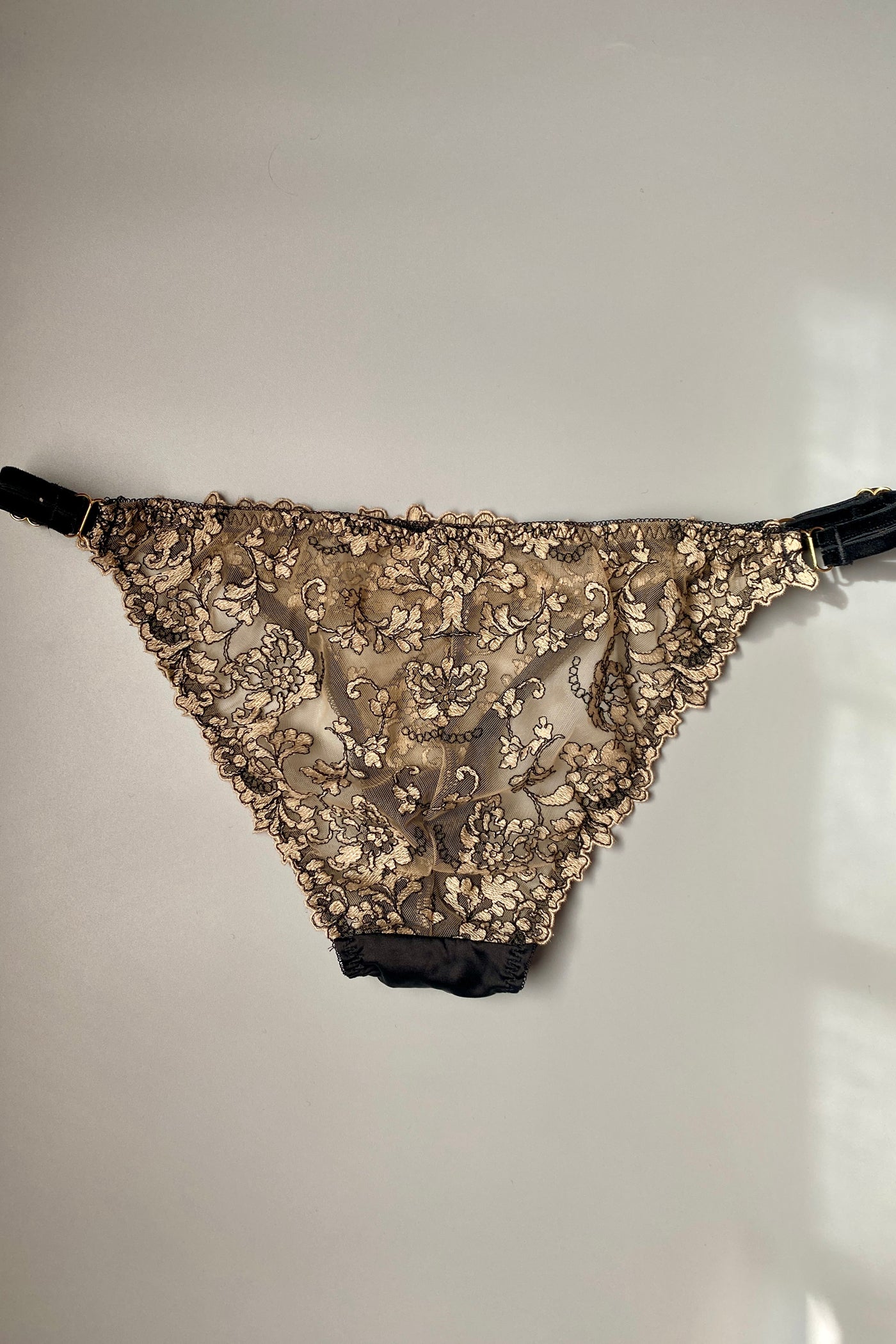 *Sale Isabelle Strap Brief 2 (Sample)