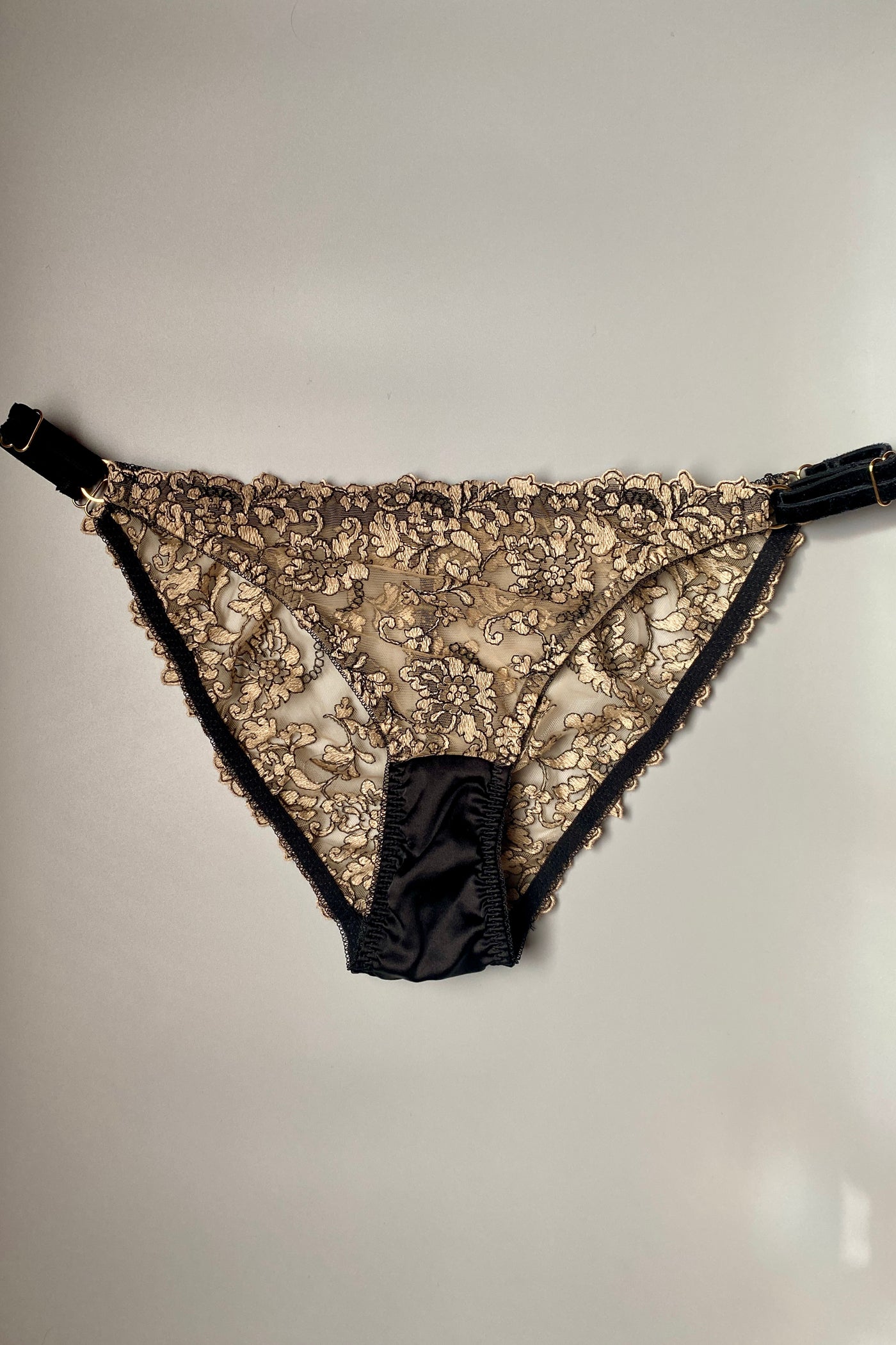 *Sale Isabelle Strap Brief 2 (Sample)