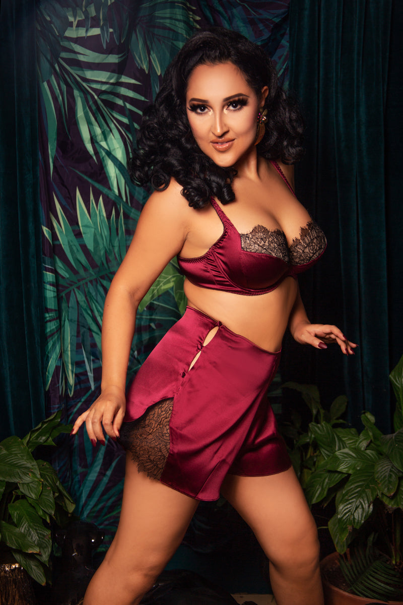Vintage style silk tap pants and matching bra in burgundy silk with black lace