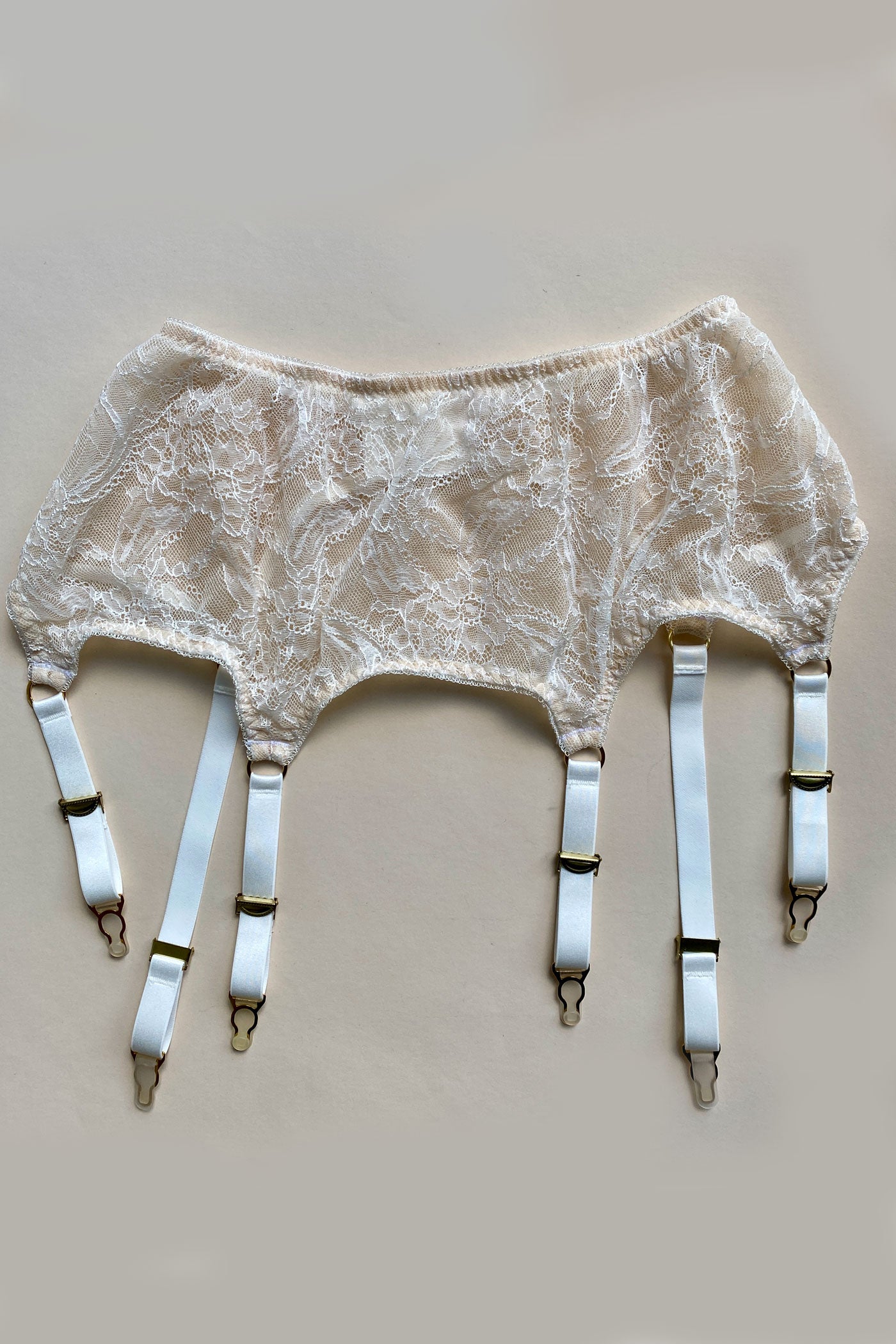 Deep retro style garter belt in ivory lace 