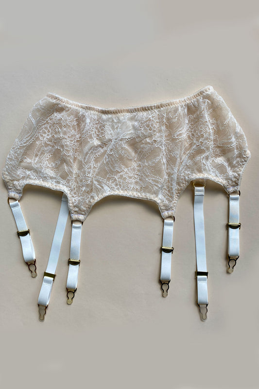 Deep retro style garter belt in ivory lace 