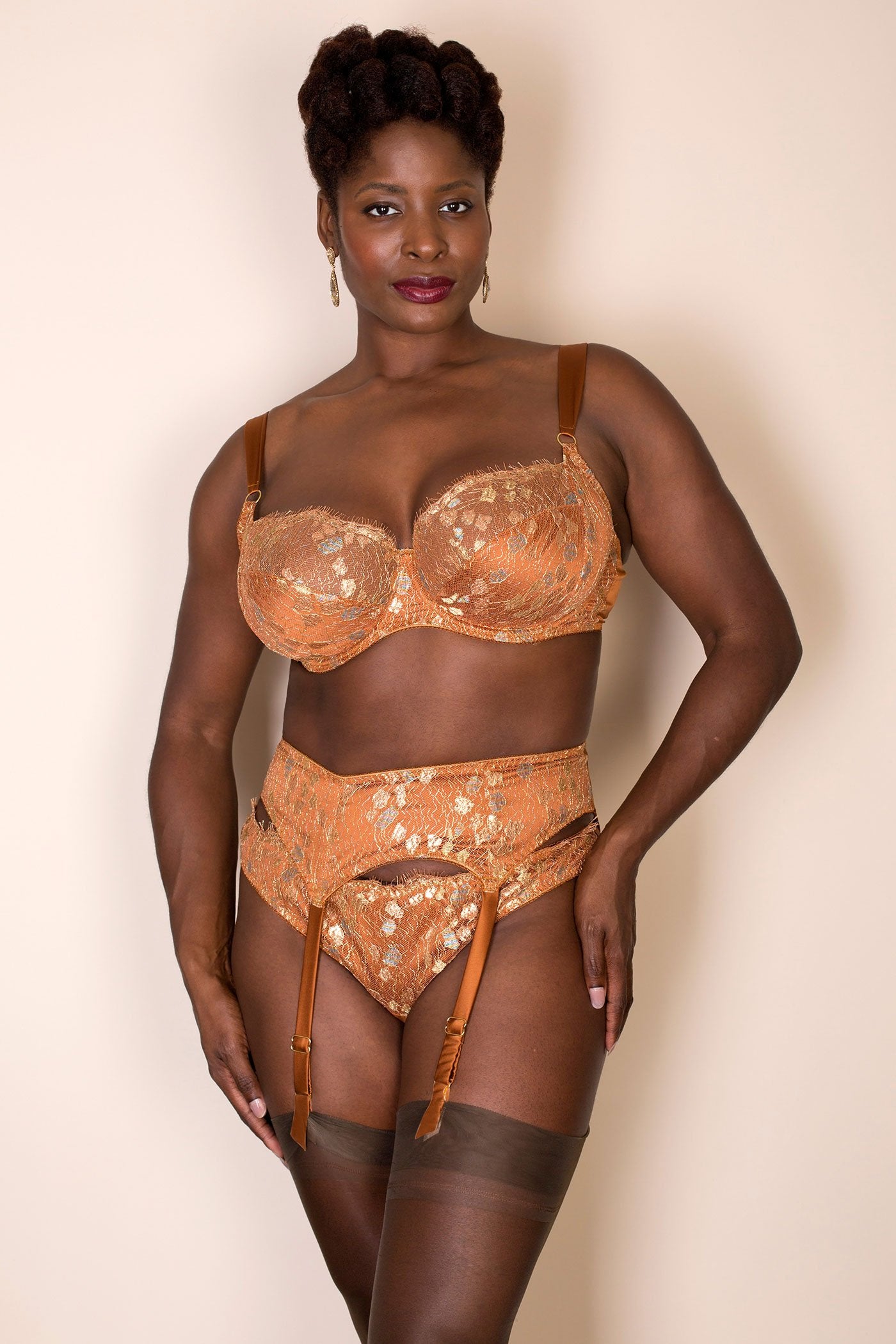 Gold lingerie set with suspender belt, DD+ cup bra and brief in gold lace and silk